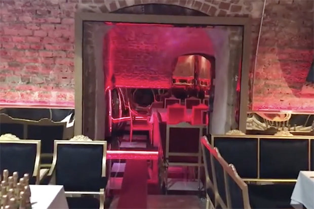 Tiết lộ thế giới ngầm nơi quý ông đốt tiền, quý cô thề giữ bí mật