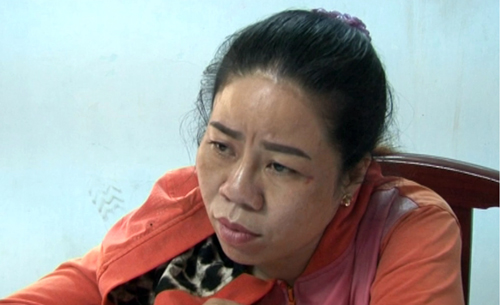 Bốn thanh niên bị nữ chủ quán cà phê bắt nhốt