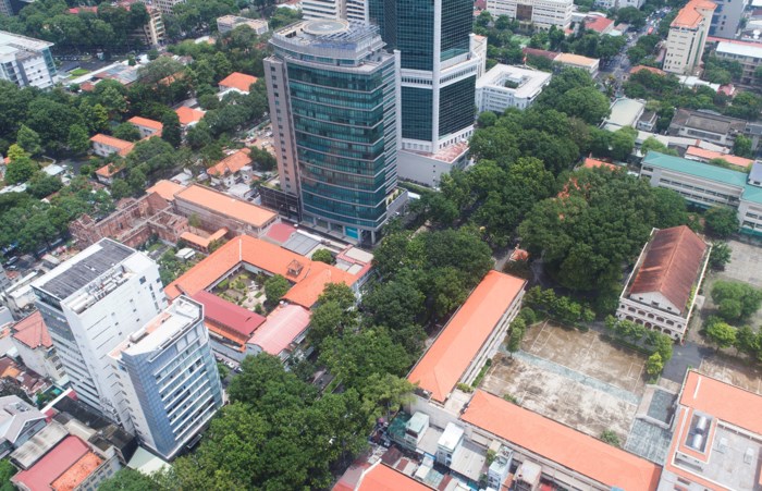 Đường Tôn Đức Thắng thay đổi bất ngờ sau khi hàng cổ thụ bị đốn hạ Đường Tôn Đức Thắng thay đổi bất ngờ sau khi hàng cổ thụ bị đốn hạ