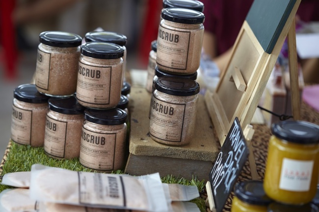 9 điều nên làm để môi bớt khô nẻ, bong tróc trong ngày đông