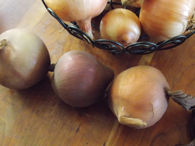 Cho quần tất vào ngăn đá sẽ giúp chúng không bao giờ bị xước rách nữa, có thật là kỳ diệu vậy không? Cho quần tất vào ngăn đá sẽ giúp chúng không bao giờ bị xước rách nữa, có thật là kỳ diệu vậy không?
