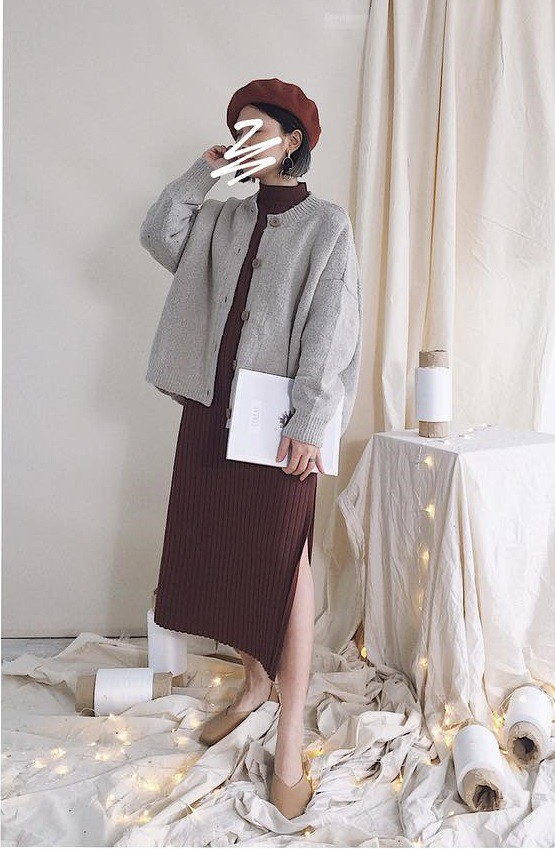Dịp tết này các nàng hãy tranh thủ sắm ngay áo cardigan cổ tròn bà ngoại đang là mốt Dịp tết này các nàng hãy tranh thủ sắm ngay áo cardigan cổ tròn bà ngoại đang là mốt