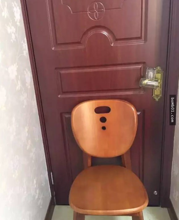 Ở khách sạn, trước khi ngủ tìm 2 chiếc ly rồi làm thế này, vì sự an toàn của bạn đấy