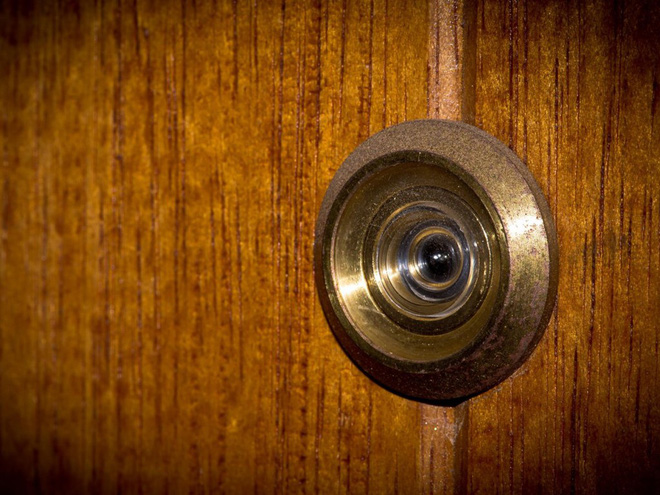 Ở khách sạn, trước khi ngủ tìm 2 chiếc ly rồi làm thế này, vì sự an toàn của bạn đấy