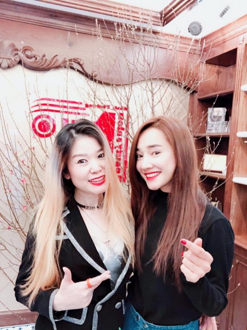 Nhã Phương phản ứng lạ khi bị hỏi về nhẫn cầu hôn của Trường Giang Nhã Phương phản ứng lạ khi bị hỏi về nhẫn cầu hôn của Trường Giang