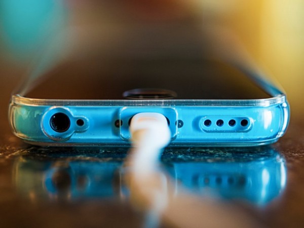 Tất cả chúng ta đã sạc smartphone sai cả rồi, cập nhật lại thói quen ngay thôi Tất cả chúng ta đã sạc smartphone sai cả rồi, cập nhật lại thói quen ngay thôi