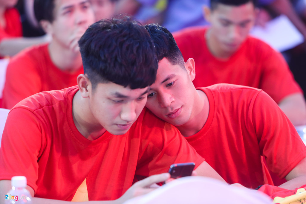 Khoảnh khắc đáng yêu của các chàng trai U23 Việt Nam ở lễ vinh danh