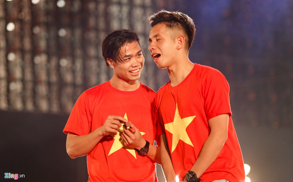 Khoảnh khắc đáng yêu của các chàng trai U23 Việt Nam ở lễ vinh danh