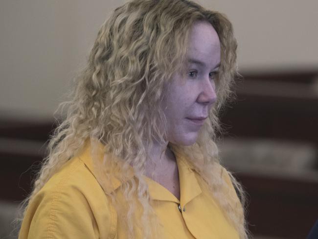 Bi kịch gia đình: Hai chị em sinh đôi tàn sát lẫn nhau chỉ vì một lý do khiến ai nghe thấy cũng ngán ngẩm