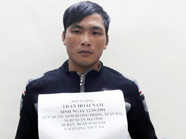 Về quê ăn tết, đối tượng trốn nã bị bắt khi vừa nhập cảnh