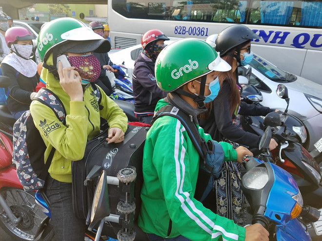 Cửa ngõ Bến xe Miền Đông ùn tắc kéo dài dù chưa đến cao điểm Tết