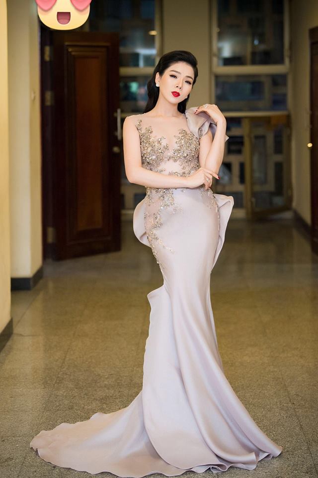 Sự thật đắng lòng Lệ Quyên than khổ giữa ồn ào kiếm 68 tỷ/năm Sự thật đắng lòng Lệ Quyên than khổ giữa ồn ào kiếm 68 tỷ/năm