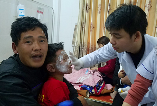 Nổ bình gas tại trường tiểu học, bảy học sinh bỏng nặng