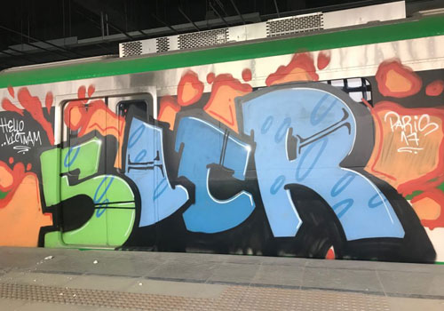 Tàu Cát Linh - Hà Đông được tẩy xóa nét vẽ graffiti