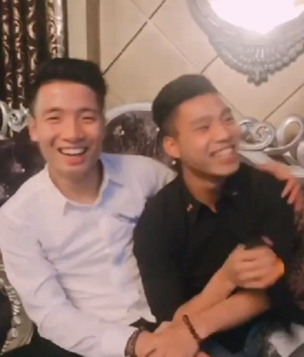 Đứng hình Bùi Tiến Dũng, Văn Thanh...đẹp như soái ca, hát cực hay