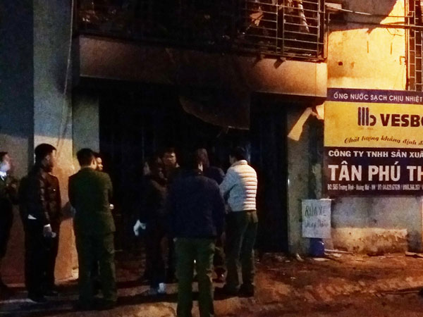 Hà Nội: Cháy nhà trên phố Trương Định, 6 người trong một gia đình thoát chết