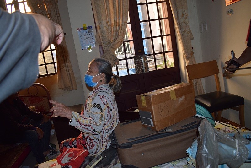 Cướp taxi bất thành, xông vào nhà dân đổ nước gài điện cố thủ