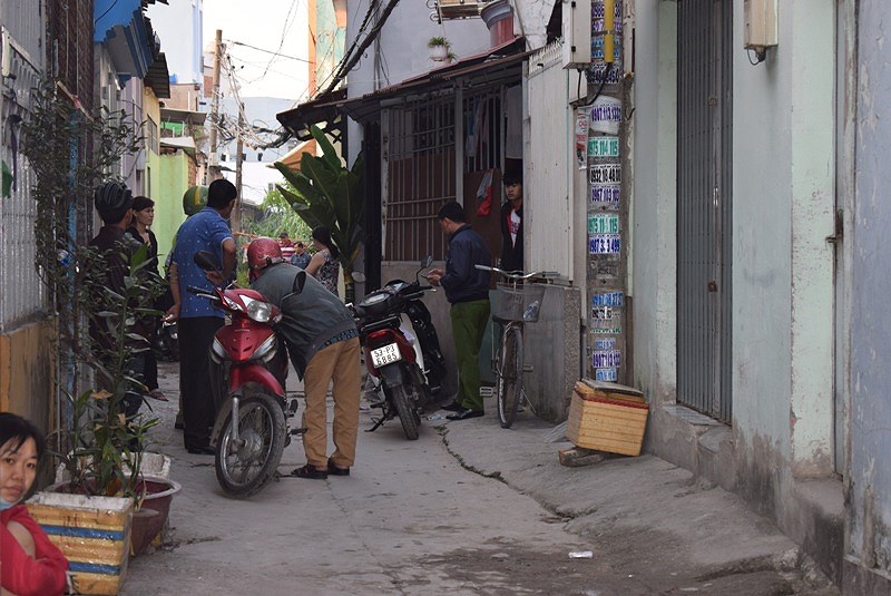 Cướp taxi bất thành, xông vào nhà dân đổ nước gài điện cố thủ Cướp taxi bất thành, xông vào nhà dân đổ nước gài điện cố thủ
