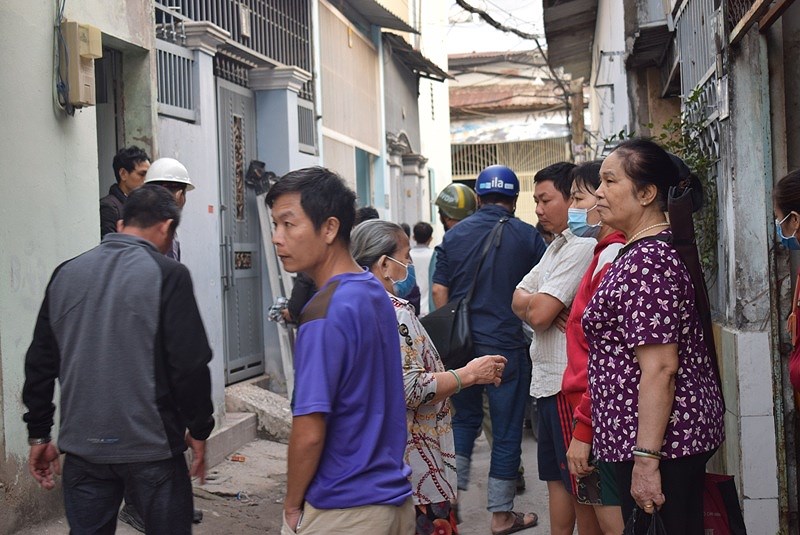 Cướp taxi bất thành, xông vào nhà dân đổ nước gài điện cố thủ