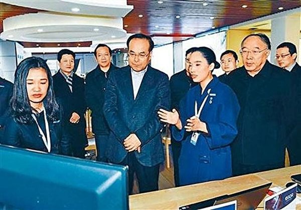 Lộ diện người tình tặng long bào cho cựu Bí thư Trùng Khánh Lộ diện người tình tặng long bào cho cựu Bí thư Trùng Khánh