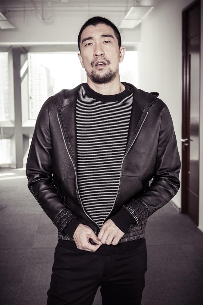 Ngoại hình kém nổi trội, Ảnh đế Cbiz gặp kiếp nghèo khố rách áo ôm