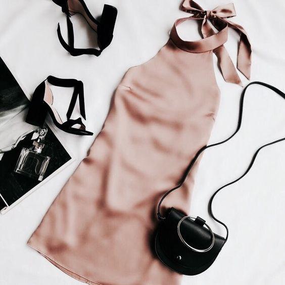 Tất cả bí quyết chọn màu trang phục dành cho nàng da ngăm đen nằm trong bài viết sau!