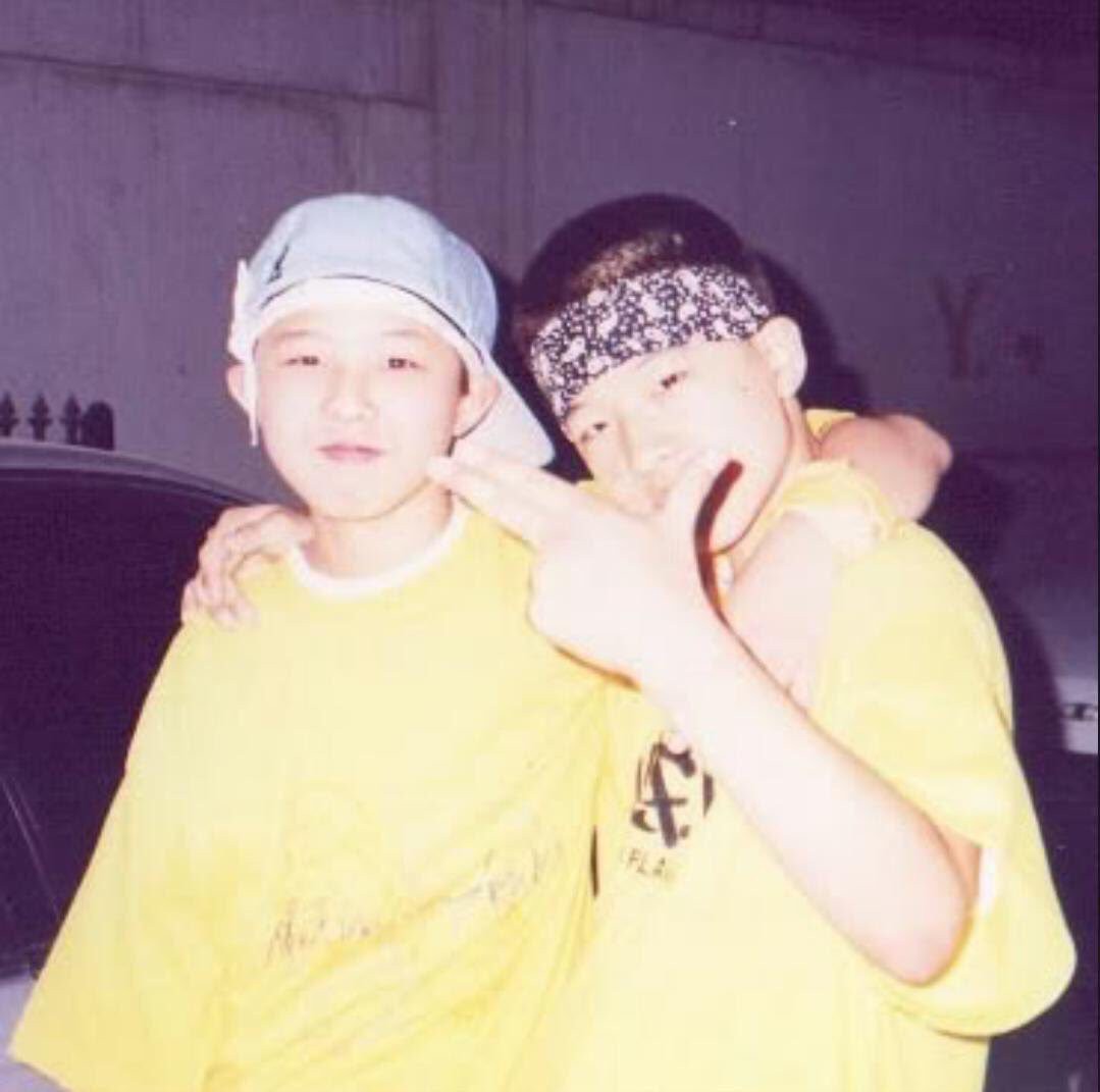 Clip: G-Dragon lặng lẽ khóc, cố gạt đi nước mắt khi chứng kiến bạn thân 18 năm Taeyang cưới vợ Clip: G-Dragon lặng lẽ khóc, cố gạt đi nước mắt khi chứng kiến bạn thân 18 năm Taeyang cưới vợ