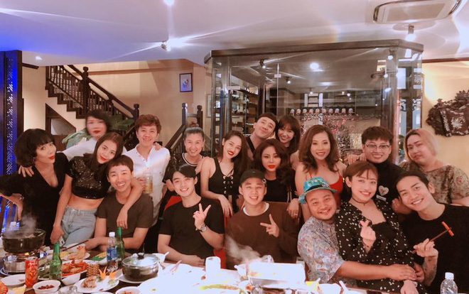 Vừa làm tiệc mừng sinh nhật cho Trấn Thành, Hari Won lại mất ngủ đăng tải dòng tâm sự khó hiểu lúc nửa đêm Vừa làm tiệc mừng sinh nhật cho Trấn Thành, Hari Won lại mất ngủ đăng tải dòng tâm sự khó hiểu lúc nửa đêm