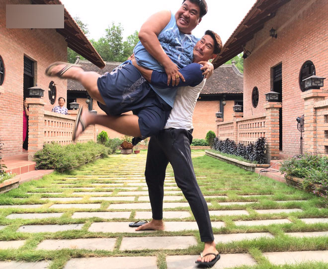 Không phải kẻ lăng nhăng và láu cá, đây mới là con người thật của Huy Khánh