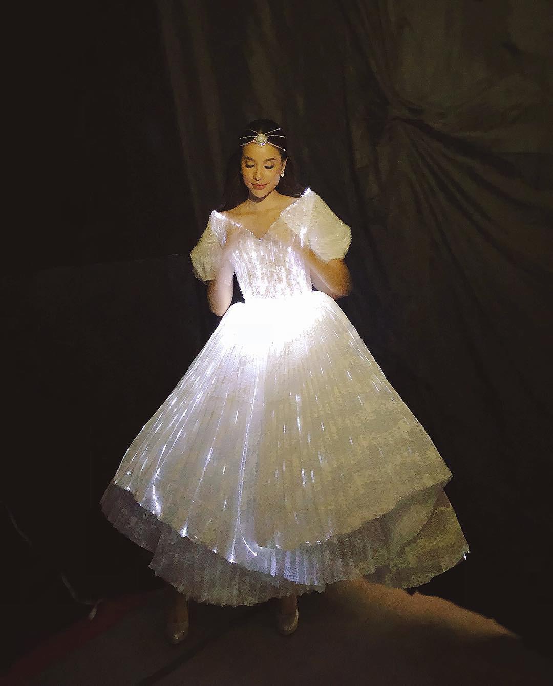 3 mỹ nhân Việt chịu chơi nhất trên thảm đỏ khi mặc váy phát sáng vừa đẹp vừa nổi!