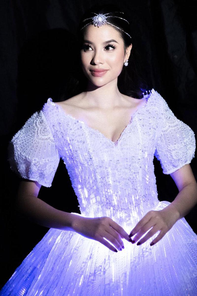 3 mỹ nhân Việt chịu chơi nhất trên thảm đỏ khi mặc váy phát sáng vừa đẹp vừa nổi!