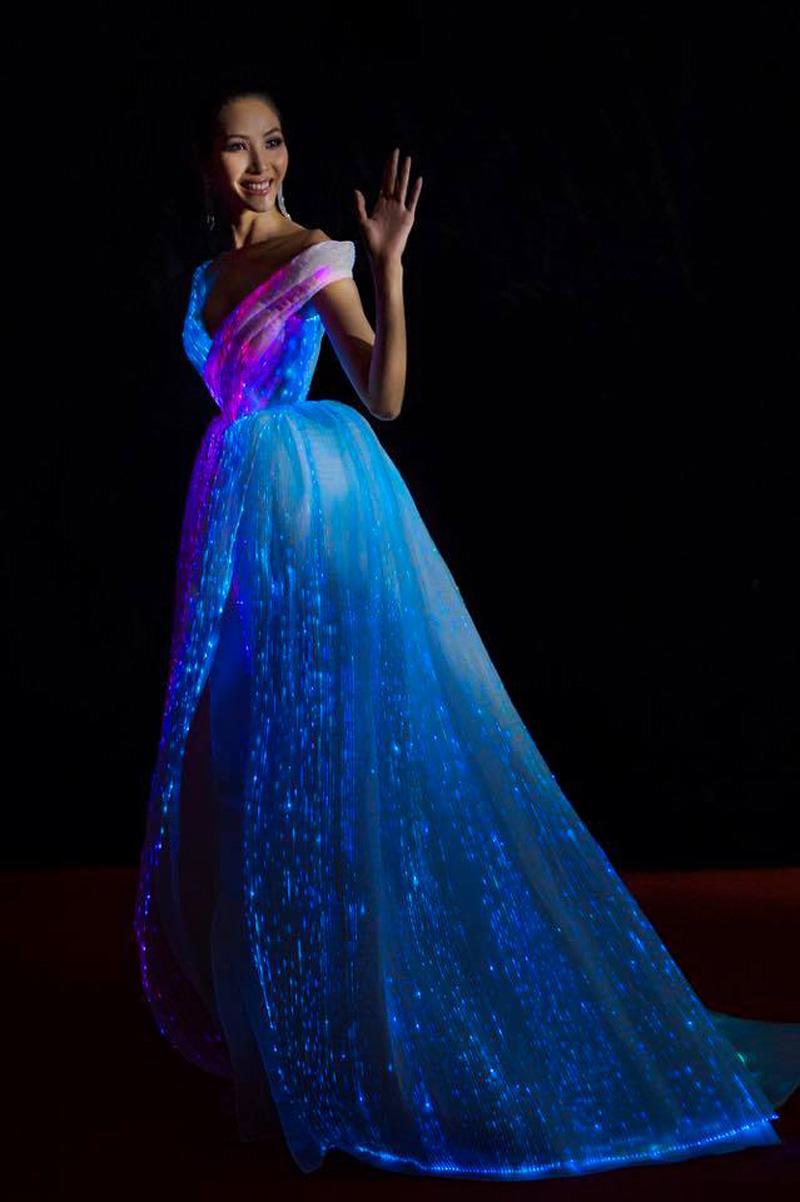 3 mỹ nhân Việt chịu chơi nhất trên thảm đỏ khi mặc váy phát sáng vừa đẹp vừa nổi!