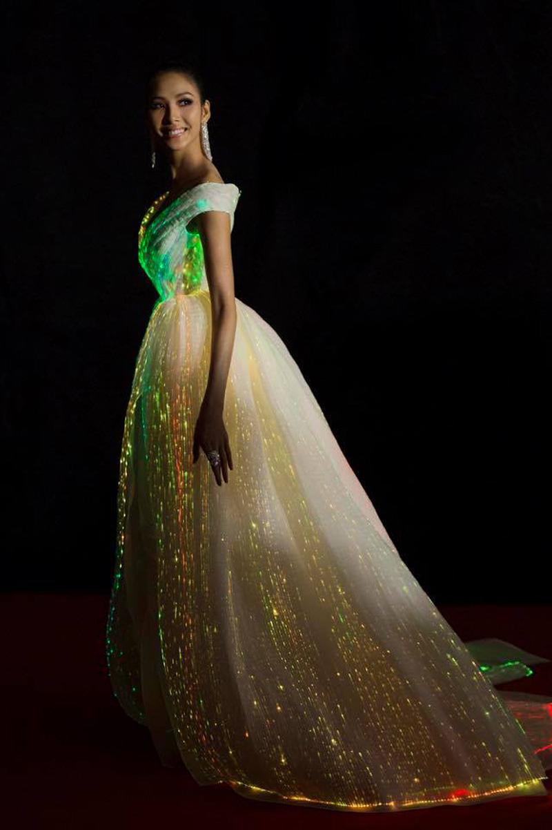 3 mỹ nhân Việt chịu chơi nhất trên thảm đỏ khi mặc váy phát sáng vừa đẹp vừa nổi!