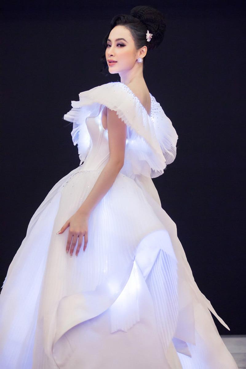 3 mỹ nhân Việt chịu chơi nhất trên thảm đỏ khi mặc váy phát sáng vừa đẹp vừa nổi!