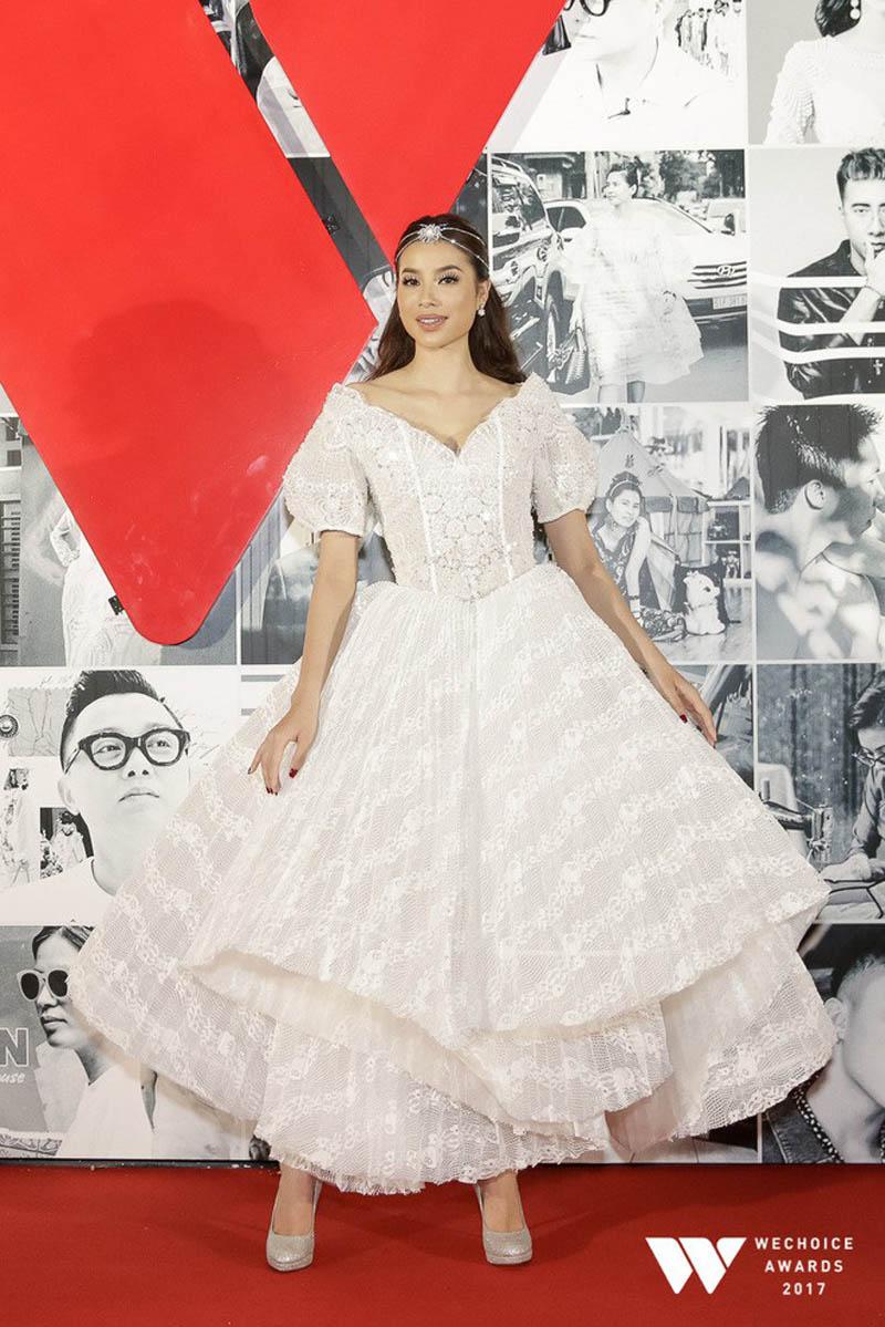 3 mỹ nhân Việt chịu chơi nhất trên thảm đỏ khi mặc váy phát sáng vừa đẹp vừa nổi!