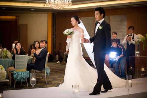 Bị chồng lăng mạ chỉ vì muốn biếu quà Tết nhà ngoại bằng nhà nội