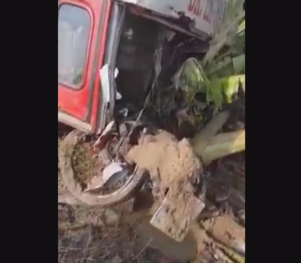 Công an tỉnh Cà Mau chỉ đạo làm rõ vụ xe buýt phát nổ, tông 3 xe máy