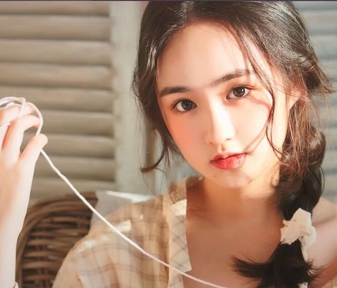 Cô bạn Trung Quốc mặt tròn, má phính mà vẫn cực xinh