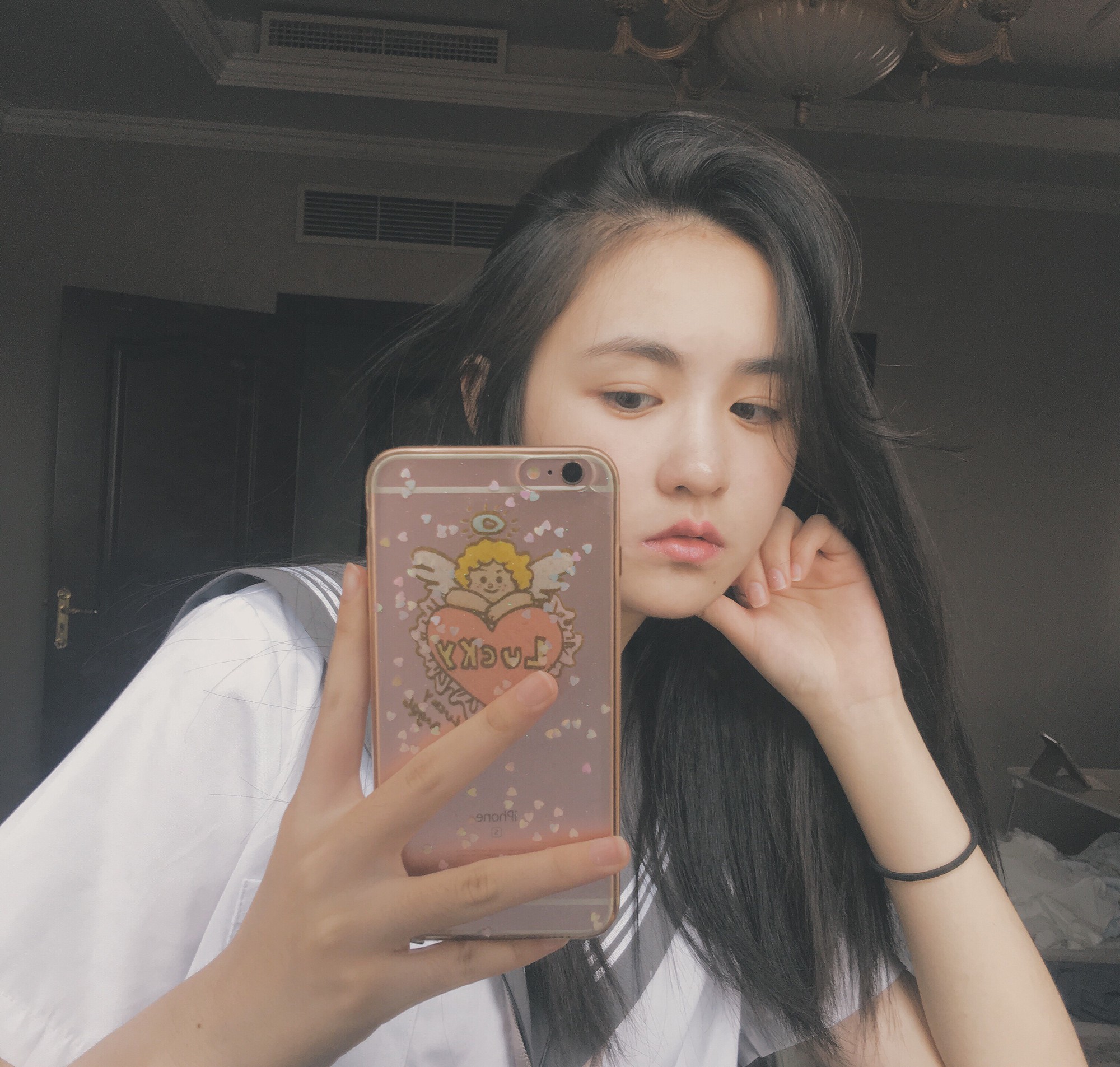 Cô bạn Trung Quốc mặt tròn, má phính mà vẫn cực xinh