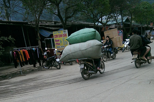 Muôn nẻo buôn lậu cận Tết: Chiêu hô biến hàng lậu thành hợp pháp