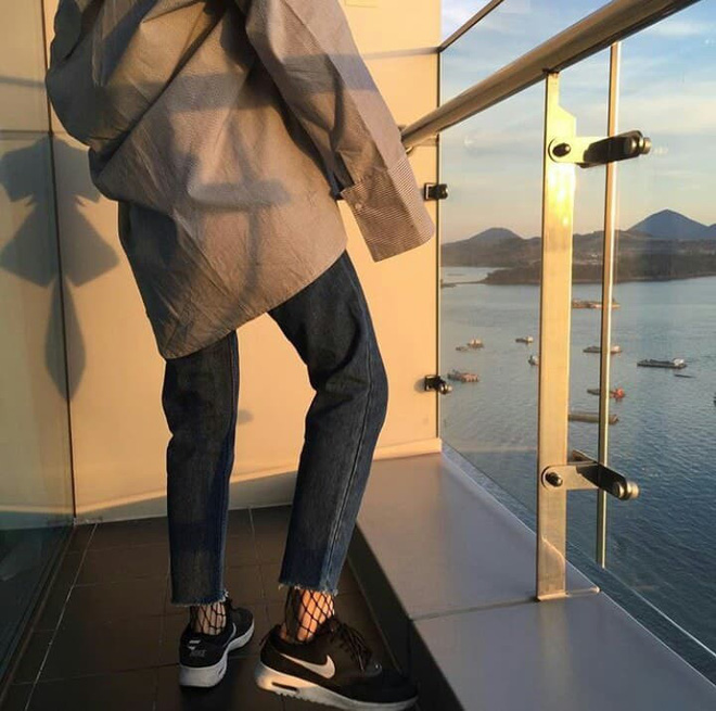 Chàng trai giận tím mặt khi bạn gái đi dép lào, mặc quần jean cả tuần không giặt đến đám cưới sếp