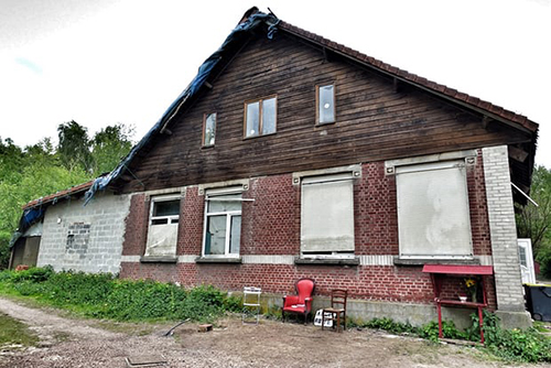 Pháp đột kích khu trại trong rừng, bắt giữ 27 người Việt