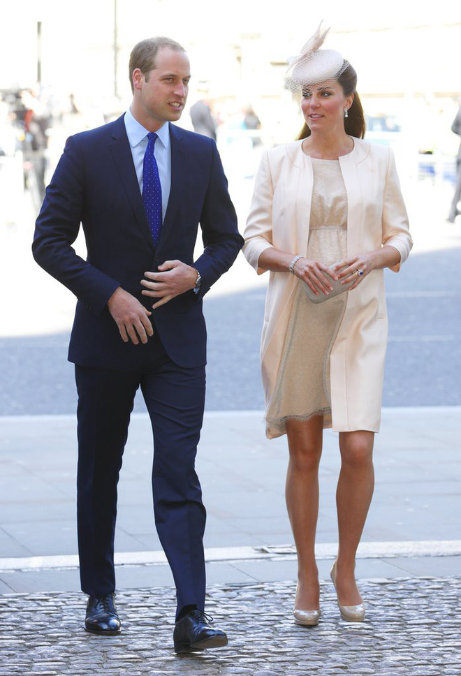 Công nương Kate Middleton không bao giờ cởi áo khoác tại nơi công cộng và lý do bất ngờ đằng sau quy tắc này Công nương Kate Middleton không bao giờ cởi áo khoác tại nơi công cộng và lý do bất ngờ đằng sau quy tắc này