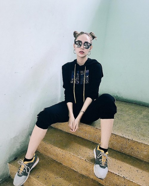 Tóc búi Na Tra chưa ngừng hot trong năm 2018, tiếp tục giúp sao Việt ăn gian tuổi cực đỉnh