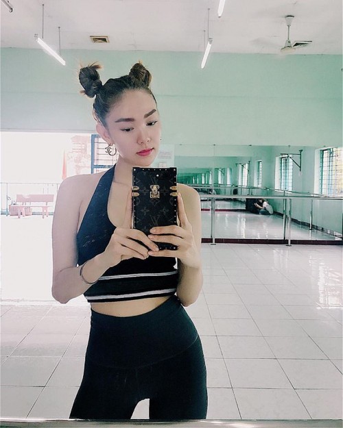 Tóc búi Na Tra chưa ngừng hot trong năm 2018, tiếp tục giúp sao Việt ăn gian tuổi cực đỉnh