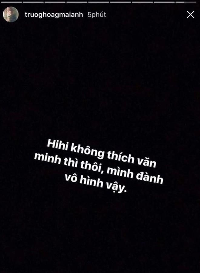 Hỏi giá set đồ của hot girl, cô gái bị mắng bất lịch sự dù đã kèm ạ rõ to cuối câu