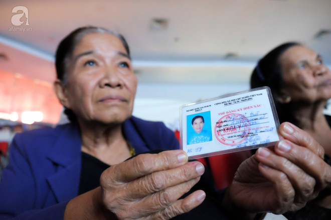 Hiến xác con trai cho y học cha mẹ bị miệng đời vu oan bán con để kiếm tiền