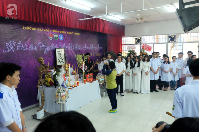 Hiến xác con trai cho y học cha mẹ bị miệng đời vu oan bán con để kiếm tiền