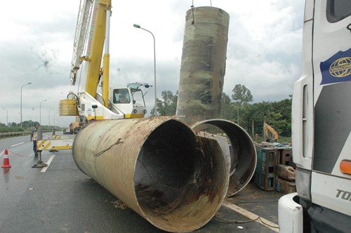 Đường ống nước sạch sông Đà được sản xuất thế nào lại vỡ liên tục?