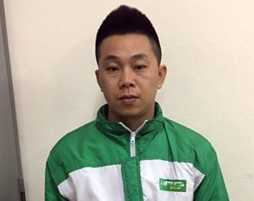 Bắt tài xế taxi hất cảnh sát lên nắp capô chạy suốt 20 km